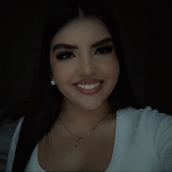 Meet your Posher, Caela - Picture 4 of 4